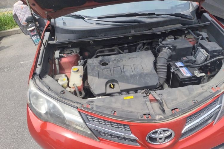 Used Toyota RAV4 2015 2.0L CVT Four-Wheel Drive New Edition Engine Bay Right