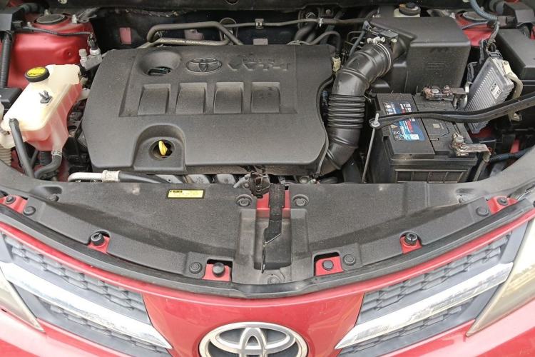 Used Toyota RAV4 2015 2.0L CVT Two-Wheel Drive Fashion Edition Engine Bay