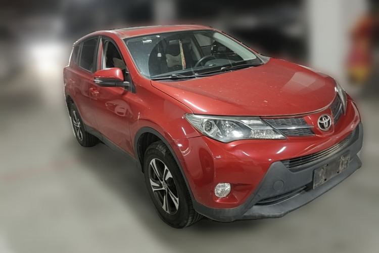 Used Toyota RAV4 2015 2.0L CVT Two-Wheel Drive Fashion Edition Front Right 45 Deg
