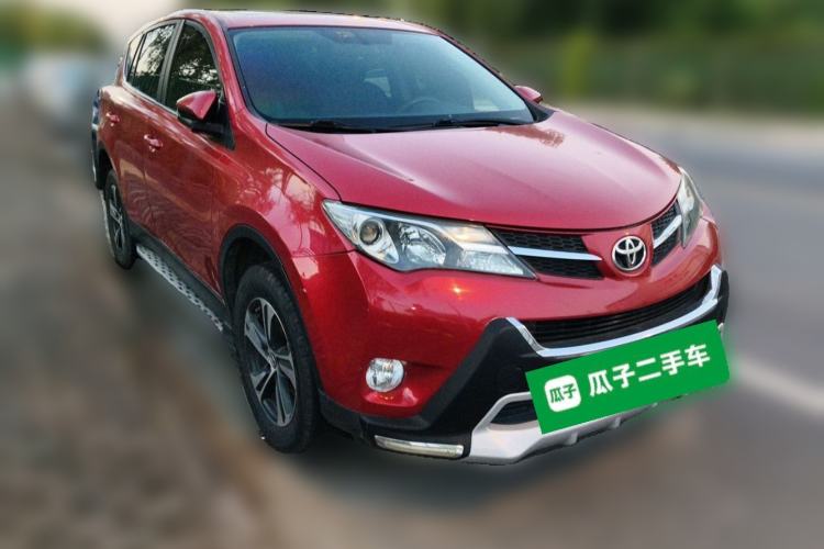 Used Toyota RAV4 2015 2.0L CVT Two-Wheel Drive Fashion Edition Front Right 45 Deg