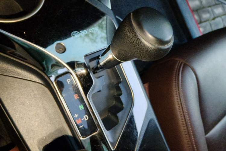 Used Toyota RAV4 2015 2.0L CVT Two-Wheel Drive Fashion Edition Gear Lever