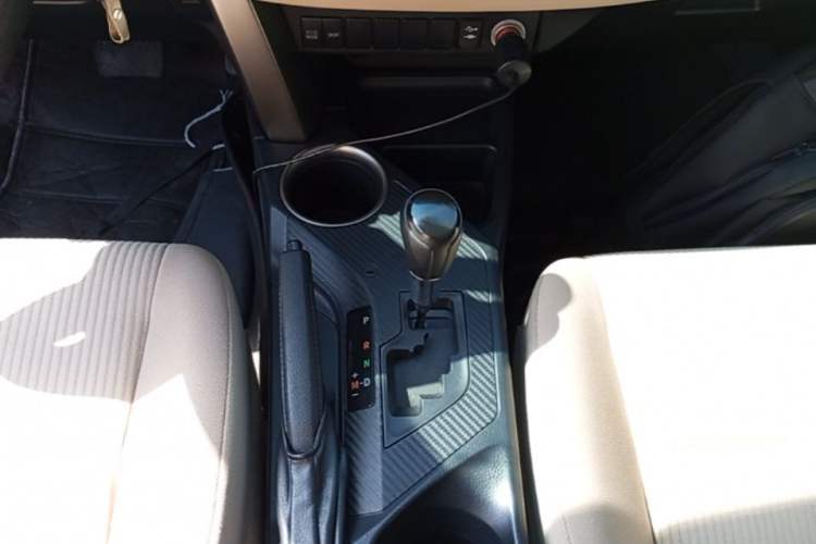 Used Toyota RAV4 2015 2.0L CVT Two-Wheel Drive Fashion Edition Gear Lever