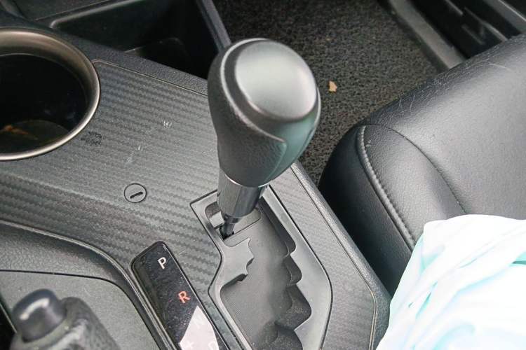 Used Toyota RAV4 2015 2.0L CVT Two-Wheel Drive Fashion Edition Gear Lever