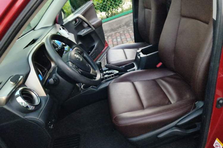 Used Toyota RAV4 2015 2.0L CVT Two-Wheel Drive Fashion Edition Left Front Seat