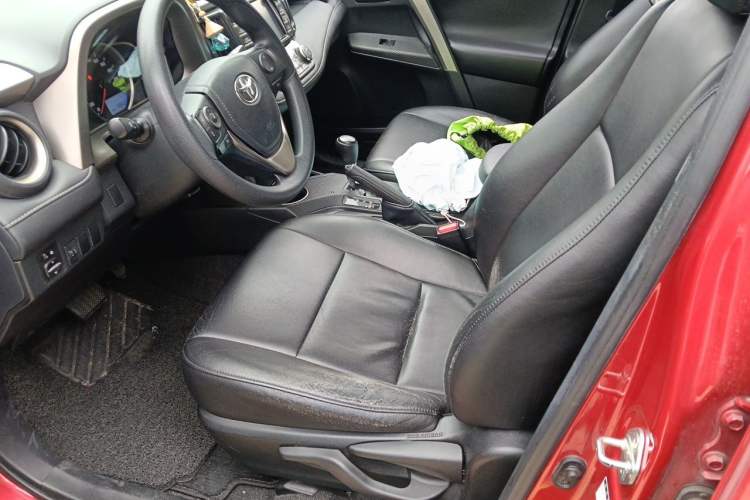 Used Toyota RAV4 2015 2.0L CVT Two-Wheel Drive Fashion Edition Left Front Seat