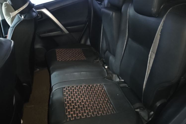 Used Toyota RAV4 2015 2.0L CVT Two-Wheel Drive Fashion Edition Left Rear Seat