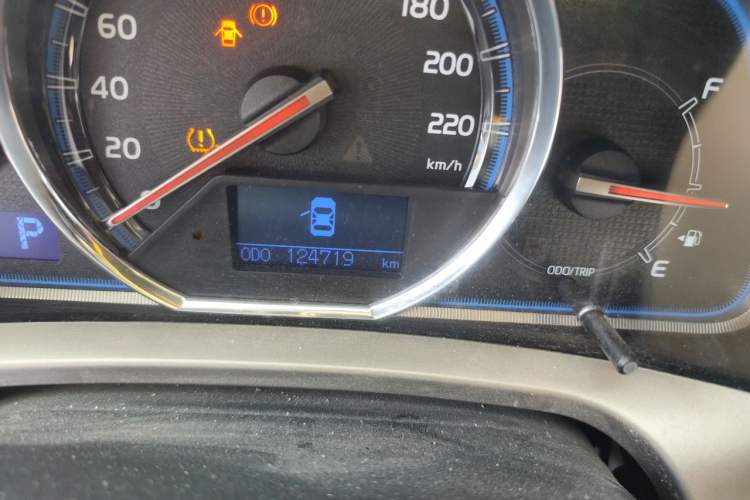 Used Toyota RAV4 2015 2.0L CVT Four-Wheel Drive New Edition Odometer Close Up