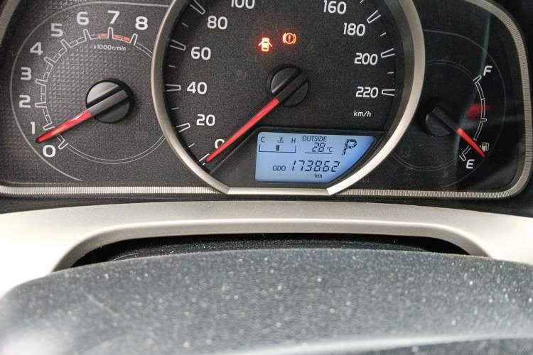 Used Toyota RAV4 2015 2.0L CVT Two-Wheel Drive Fashion Edition Odometer Close Up