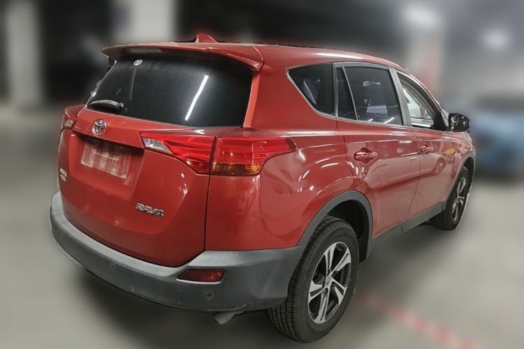 Used Toyota RAV4 2015 2.0L CVT Two-Wheel Drive Fashion Edition Rear Right 45 Deg