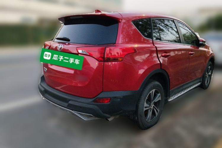 Used Toyota RAV4 2015 2.0L CVT Two-Wheel Drive Fashion Edition Rear Right 45 Deg