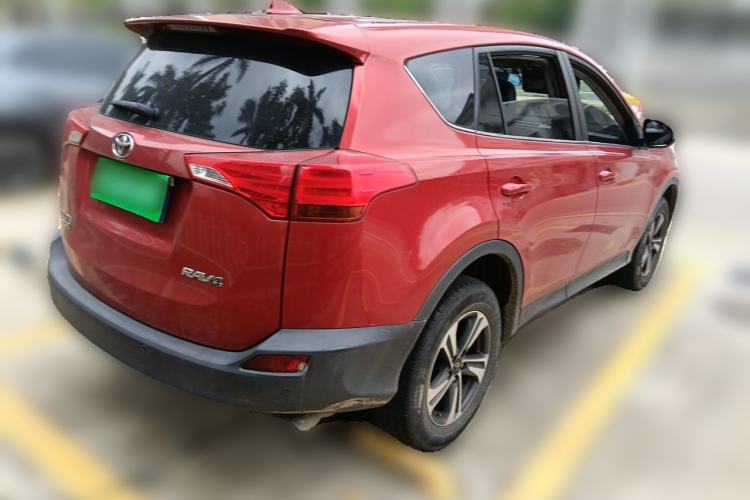 Used Toyota RAV4 2015 2.0L CVT Two-Wheel Drive Fashion Edition Rear Right 45 Deg