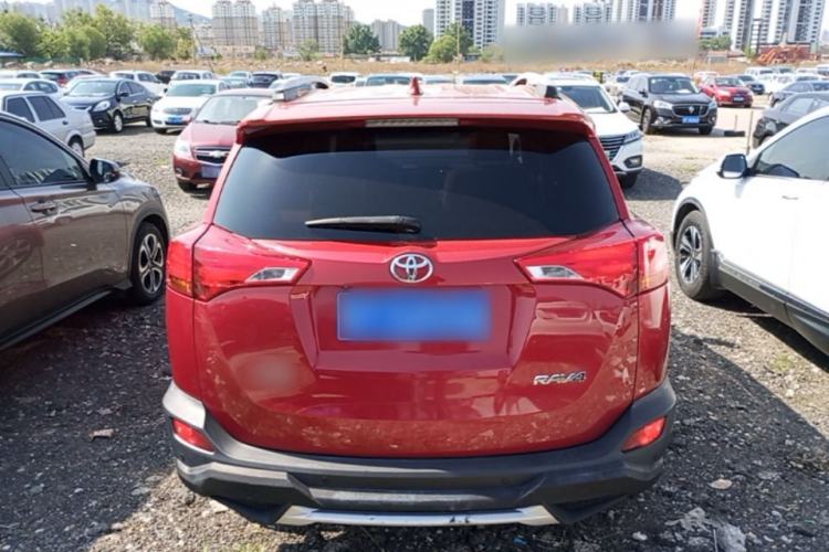 Used Toyota RAV4 2015 2.0L CVT Two-Wheel Drive Fashion Edition Rear