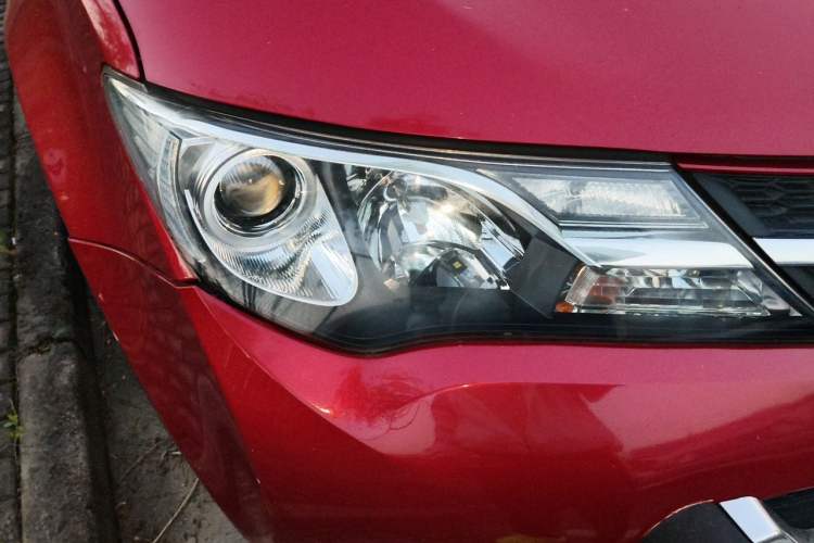 Used Toyota RAV4 2015 2.0L CVT Two-Wheel Drive Fashion Edition Right Front Headlight