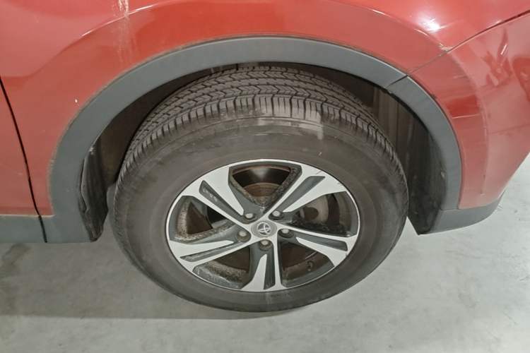 Used Toyota RAV4 2015 2.0L CVT Two-Wheel Drive Fashion Edition Right Front Wheel Hub