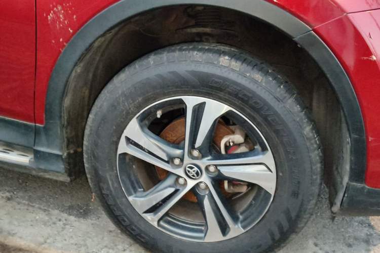 Used Toyota RAV4 2015 2.0L CVT Two-Wheel Drive Fashion Edition Right Front Wheel Hub
