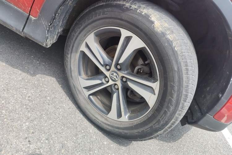 Used Toyota RAV4 2015 2.0L CVT Four-Wheel Drive New Edition Right Front Wheel Hub