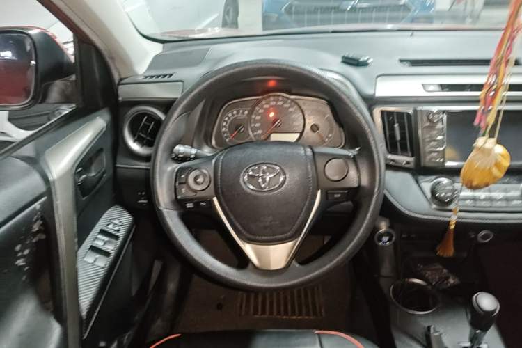 Used Toyota RAV4 2015 2.0L CVT Two-Wheel Drive Fashion Edition Steering Wheel