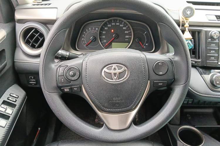 Used Toyota RAV4 2015 2.0L CVT Two-Wheel Drive Fashion Edition Steering Wheel