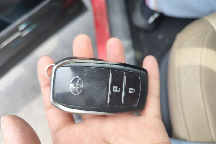 Used Toyota RAV4 2015 2.0L CVT Four-Wheel Drive New Edition Vehicle Key