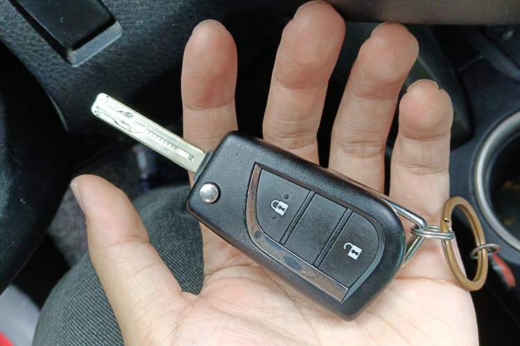 Used Toyota RAV4 2015 2.0L CVT Two-Wheel Drive Fashion Edition Vehicle Key