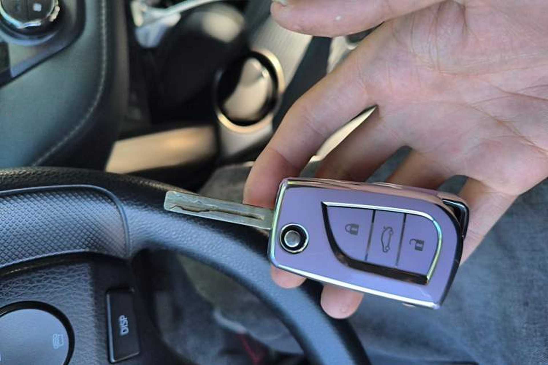 Used Toyota RAV4 2015 2.0L CVT Two-Wheel Drive Fashion Edition Vehicle Key