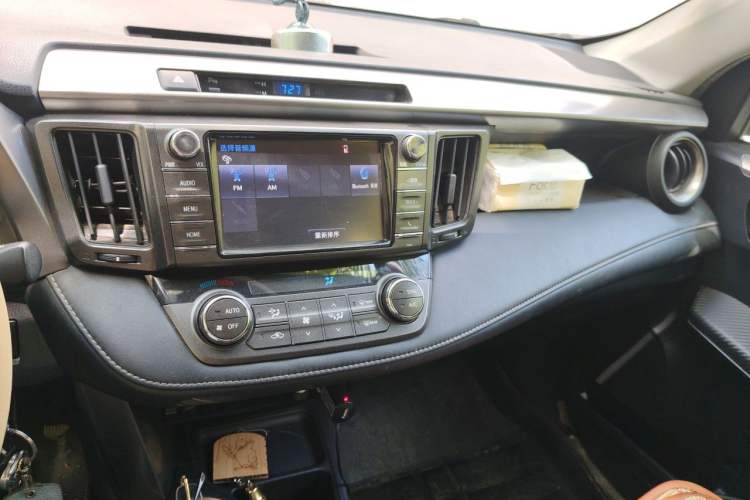 Used Toyota RAV4 2015 2.0L CVT Two-Wheel Drive Fashion Edition Audio And AC Panel