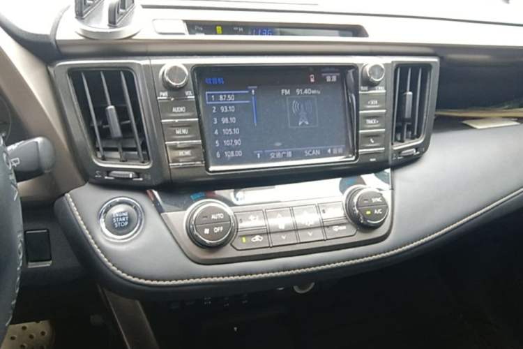 Used Toyota RAV4 2015 2.5L Automatic 4x4 Elite Edition Audio And AC Panel