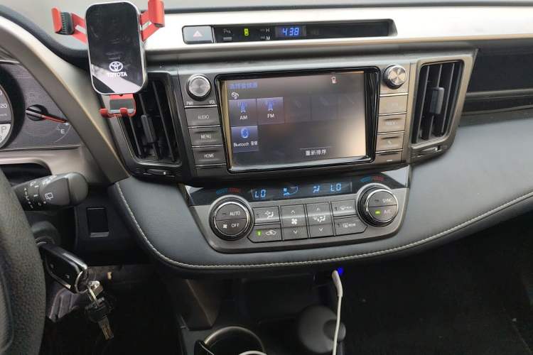 Used Toyota RAV4 2015 2.0L CVT Two-Wheel Drive Fashion Edition Audio And AC Panel
