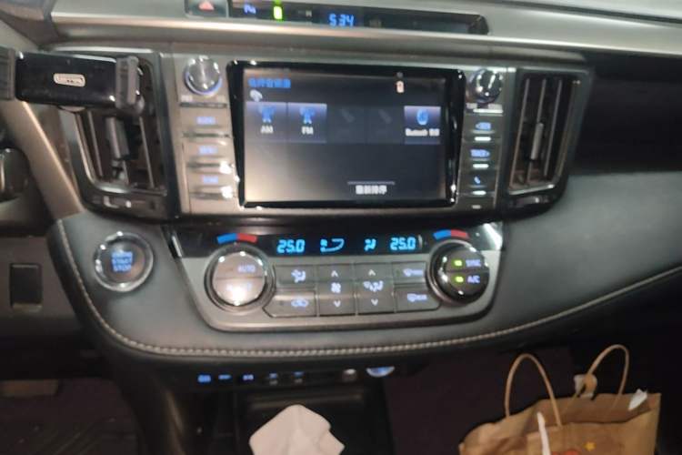 Used Toyota RAV4 2015 2.5L Automatic 4x4 Elite Edition Audio And AC Panel