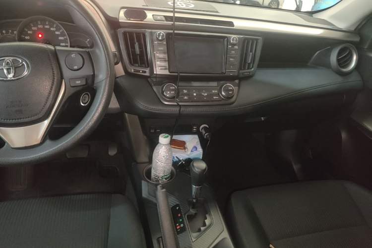 Used Toyota RAV4 2015 2.0L CVT Two-Wheel Drive Fashion Edition Audio And AC Panel