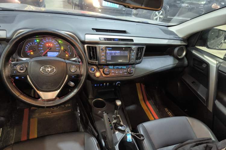 Used Toyota RAV4 2015 2.5L Automatic 4x4 Elite Edition Audio And AC Panel