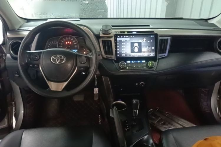 Used Toyota RAV4 2015 2.0L CVT Two-Wheel Drive Fashion Edition Center Console