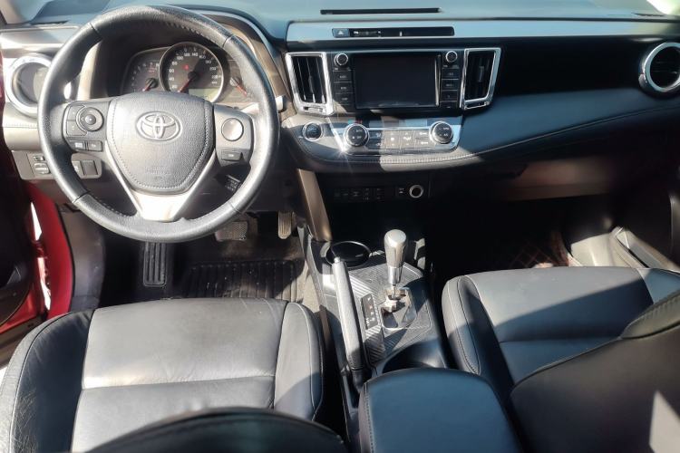 Used Toyota RAV4 2015 2.5L Automatic 4x4 Elite Edition Center Console