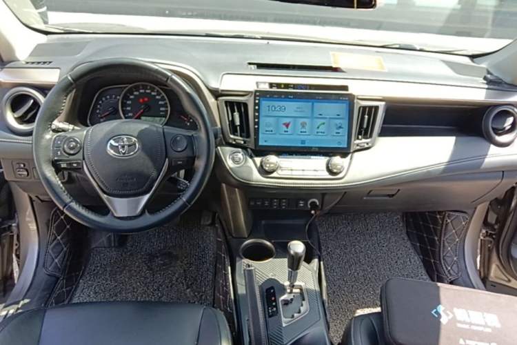 Used Toyota RAV4 2015 2.5L Automatic 4x4 Elite Edition Center Console