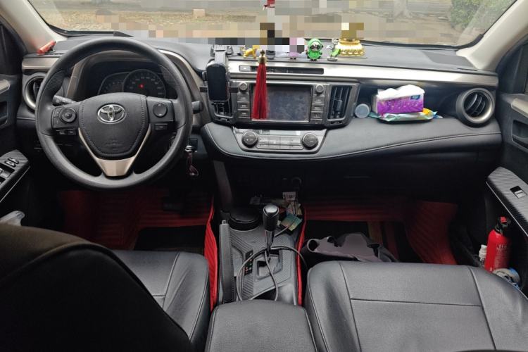 Used Toyota RAV4 2015 2.0L CVT Two-Wheel Drive Fashion Edition Center Console