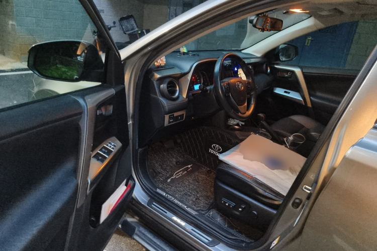 Used Toyota RAV4 2015 2.5L Automatic 4x4 Elite Edition Driver Seat