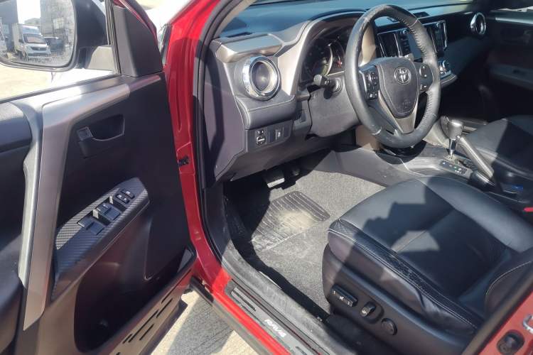 Used Toyota RAV4 2015 2.5L Automatic 4x4 Elite Edition Driver Seat