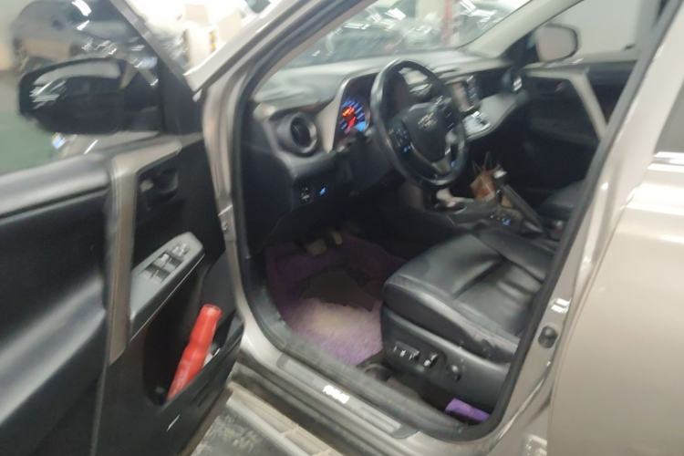 Used Toyota RAV4 2015 2.5L Automatic 4x4 Elite Edition Driver Seat