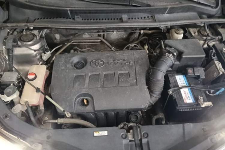 Used Toyota RAV4 2015 2.0L CVT Two-Wheel Drive Fashion Edition Engine Bay