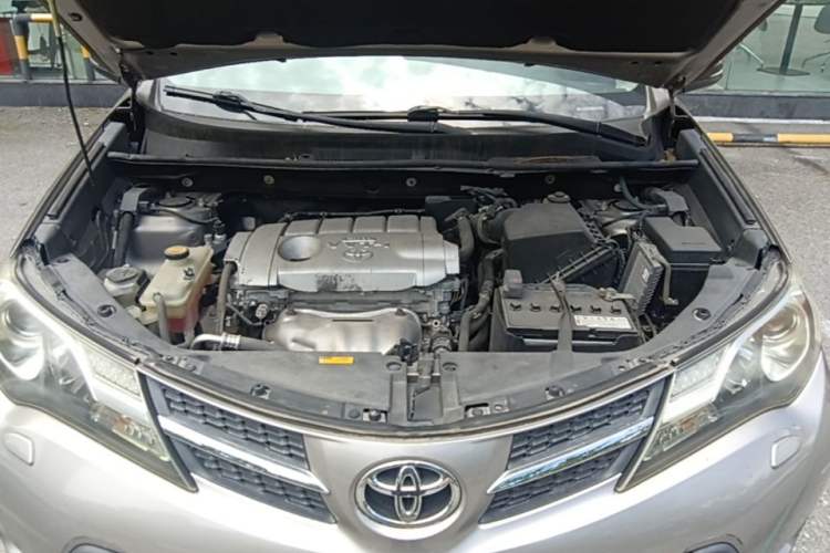 Used Toyota RAV4 2015 2.5L Automatic 4x4 Elite Edition Engine Bay