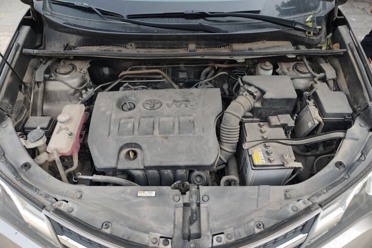 Used Toyota RAV4 2015 2.0L CVT Two-Wheel Drive Fashion Edition Engine Bay