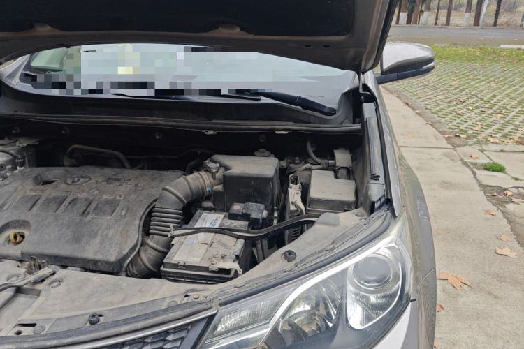 Used Toyota RAV4 2015 2.0L CVT Two-Wheel Drive Fashion Edition Engine Bay Left