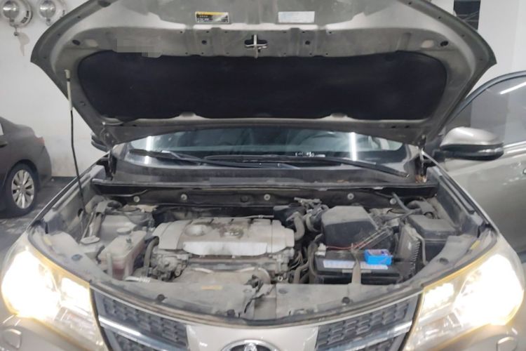 Used Toyota RAV4 2015 2.5L Automatic 4x4 Elite Edition Engine Bay