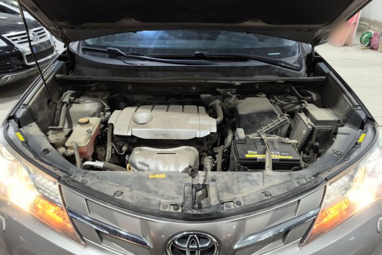 Used Toyota RAV4 2015 2.5L Automatic 4x4 Elite Edition Engine Bay