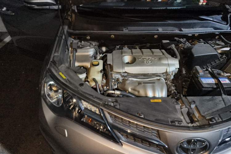 Used Toyota RAV4 2015 2.5L Automatic 4x4 Elite Edition Engine Bay Right