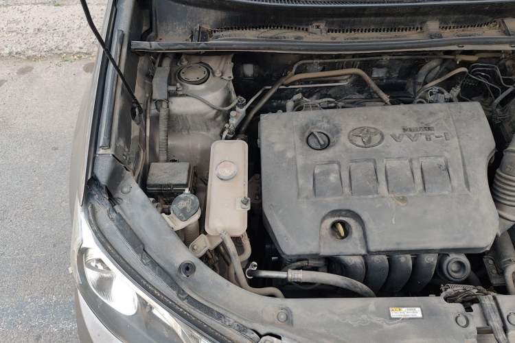 Used Toyota RAV4 2015 2.0L CVT Two-Wheel Drive Fashion Edition Engine Bay Right