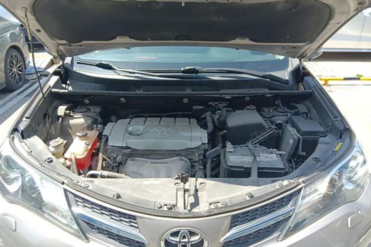 Used Toyota RAV4 2015 2.5L Automatic 4x4 Elite Edition Engine Bay