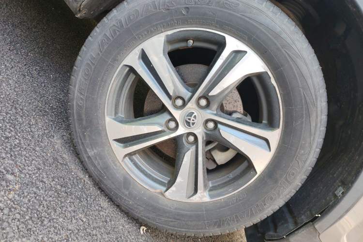 Used Toyota RAV4 2015 2.0L CVT Two-Wheel Drive Fashion Edition Exterior 1