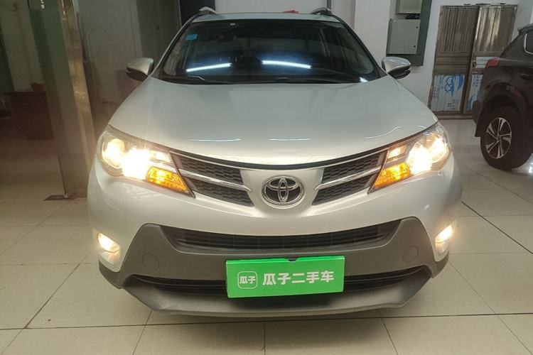 Used Toyota RAV4 2015 2.0L CVT Two-Wheel Drive Fashion Edition Front