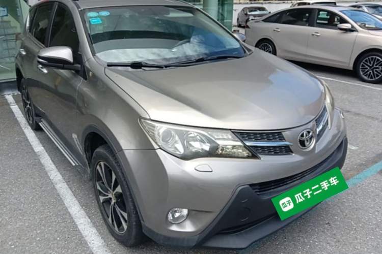 Used Toyota RAV4 2015 2.5L Automatic 4x4 Elite Edition Front Right 45 Deg